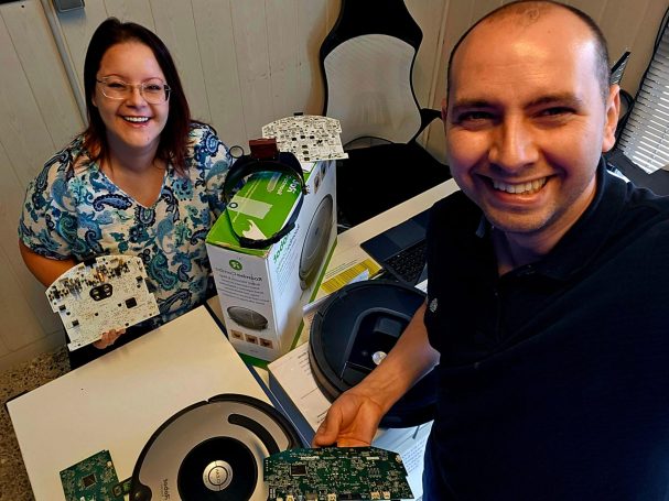 Equipo con experiencia Equipo de trabajo para reparaciones Roomba